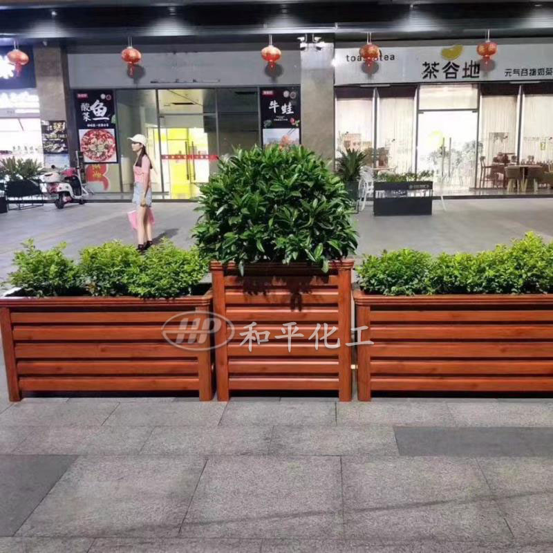 优质仿木材料让花盆别具一格大放异彩