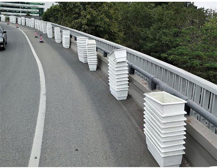 高架桥玻璃钢花盆跟PP花盆哪个更耐用