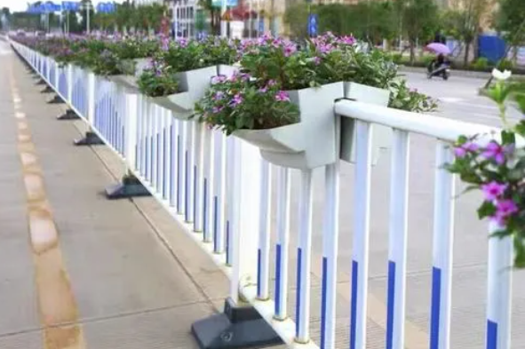 使用什么材质的道路护栏花盆比较好