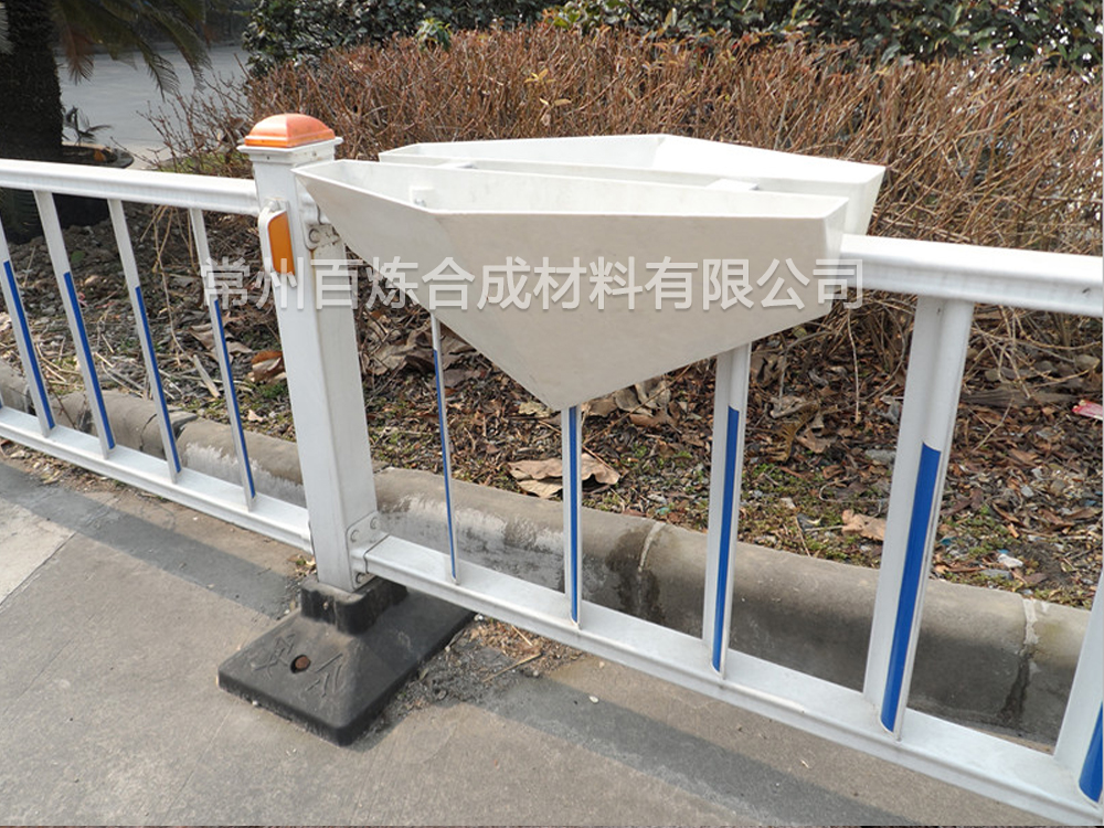 三角形玻璃钢护栏花盆 三角形玻璃钢护栏花盆